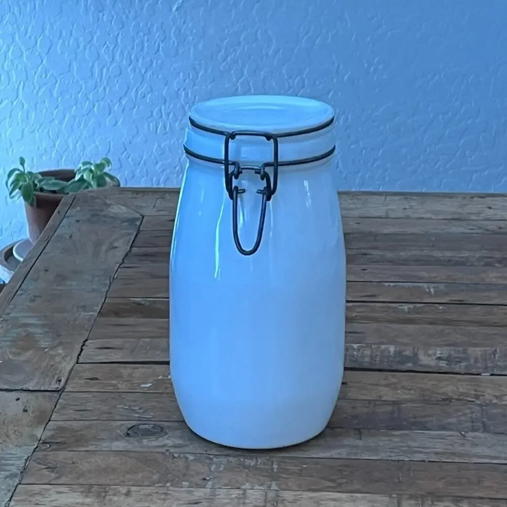 Wheaton White Milk Glass Canister 1.5 L Lidded 9